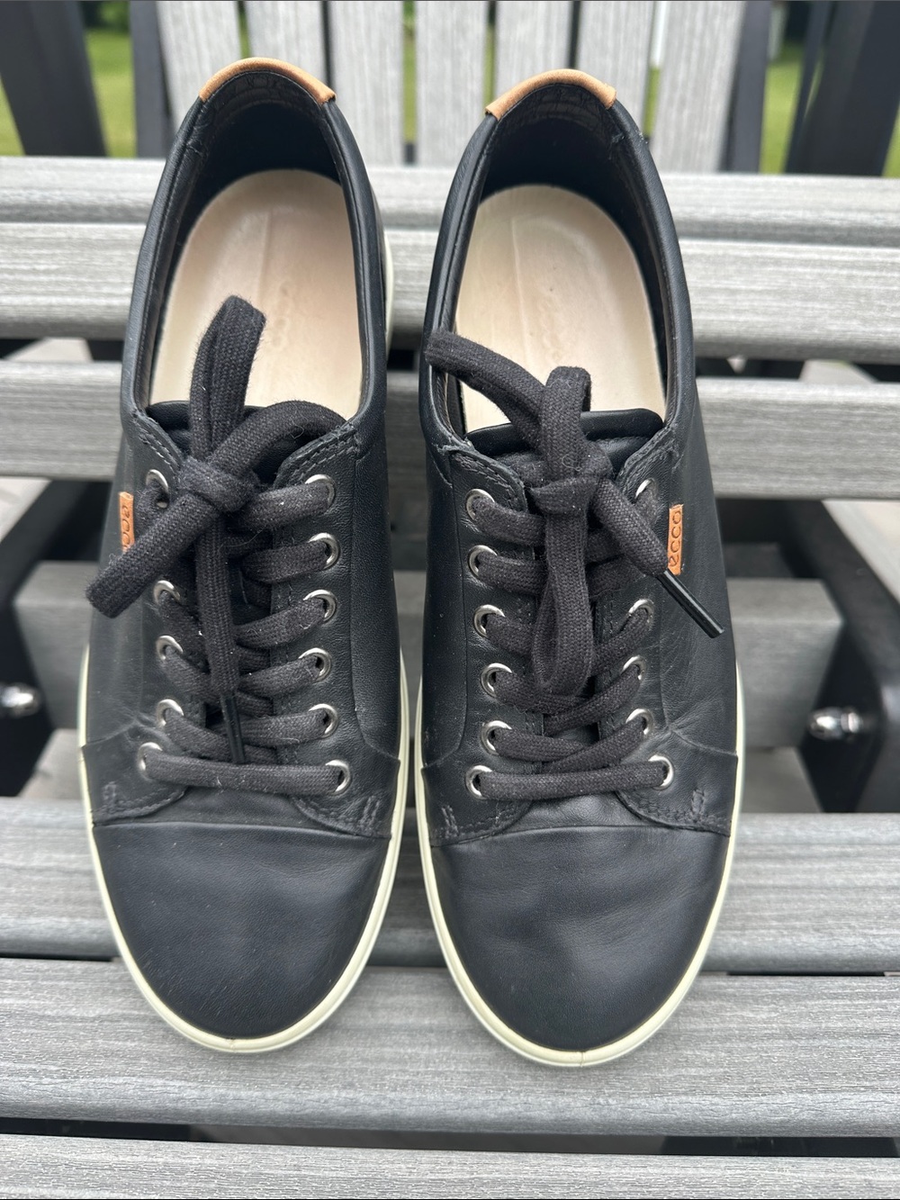 ecco Black Leather Low-Top Sneakers with tan heel tab for nice contrast - Picture 2 of 7